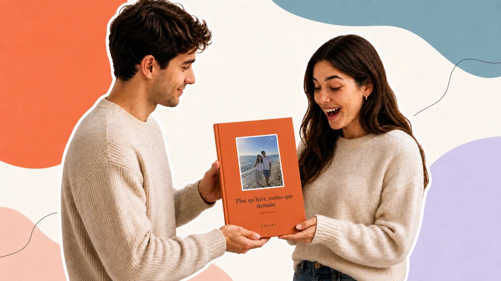 Couple découvrant un livre Foliry personnalisé